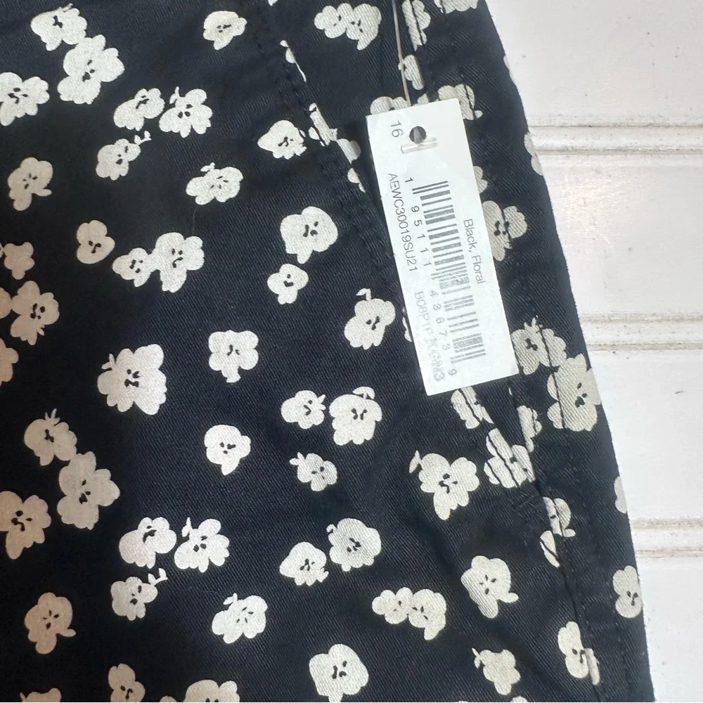 Amazon Essentials NWT black floral shorts women’s 16